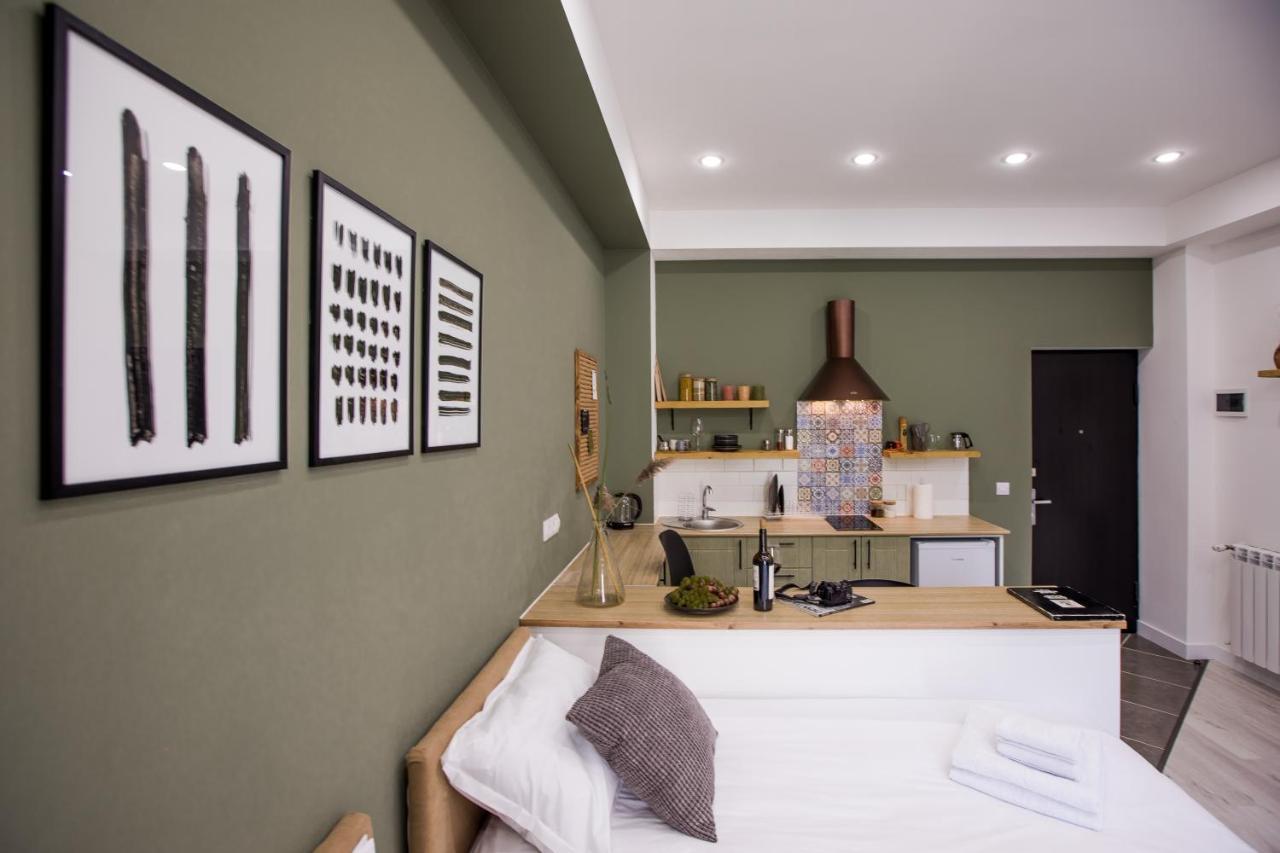 Hotelise I Bells-Of-Ireland Apartment Erivan Exterior foto
