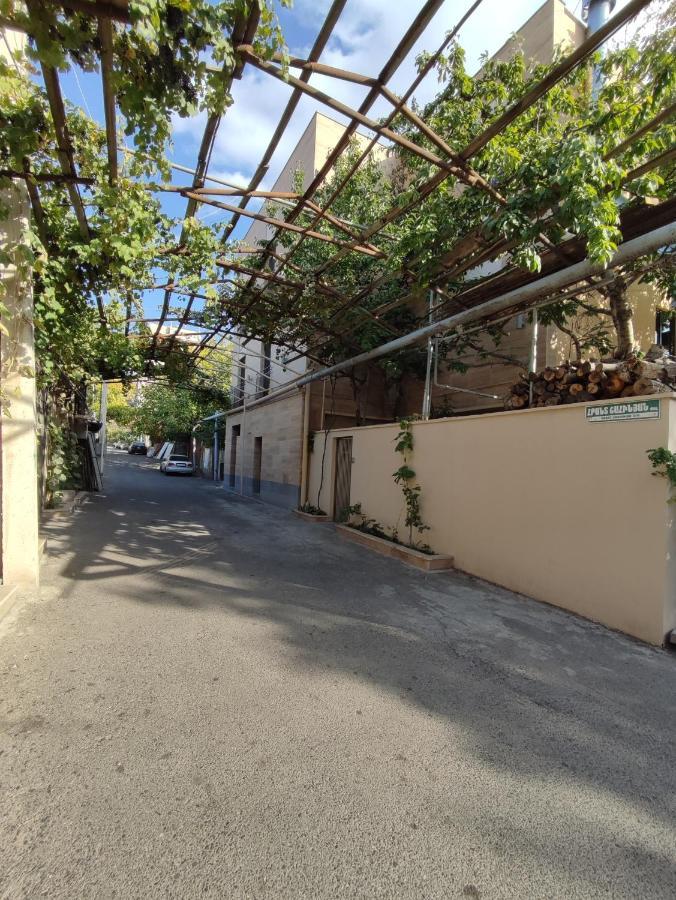 Hotelise I Bells-Of-Ireland Apartment Erivan Exterior foto