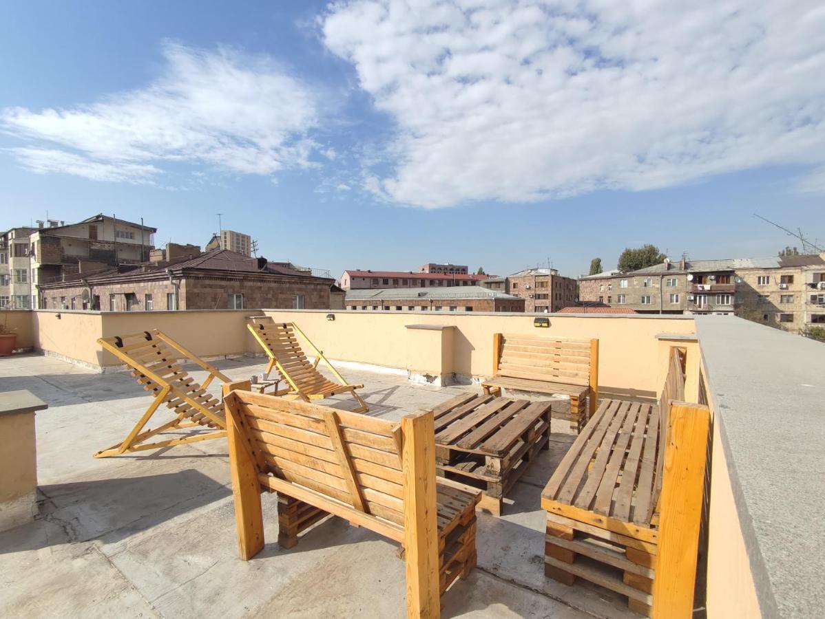 Hotelise I Bells-Of-Ireland Apartment Erivan Exterior foto